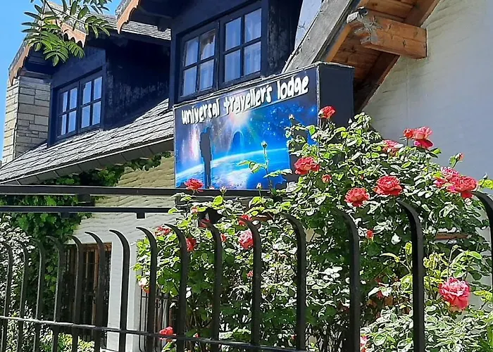 Universal Traveller'S Hostel